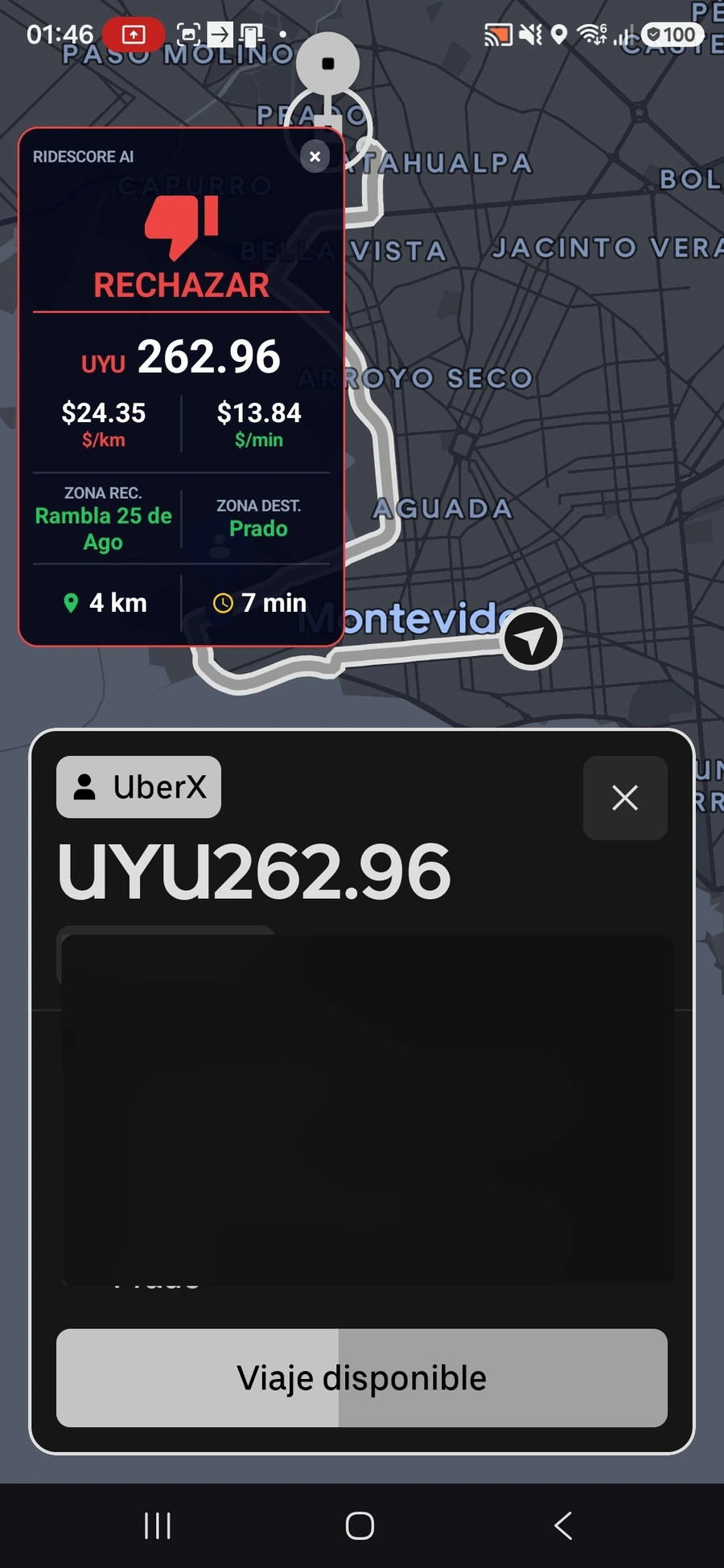 Overlay vertical de RideScore AI sobre una plataforma de viaje compatible con señal NO CONVIENE y precio visible en la oferta